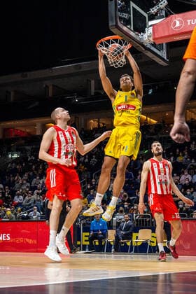 Basketball Berlin 25.03.2022 Saison 2021 2022 Euroleague Regular Season Alba Berlin - Crvena zvezda mts Belgrad Oscar Da Silva (Alba Berlin, No.01) Dejan Davidovac (Belgrad, No.07)