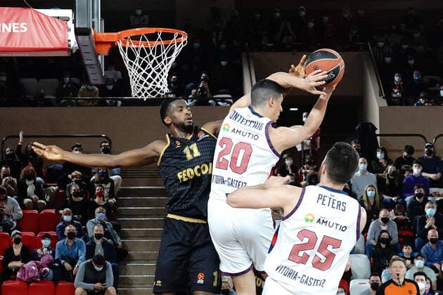 Alpha Diallo (AS Monaco) - Simone Fontecchio (Vitoria Gasteiz) BASKETBALL : Monaco vs Vitoria Gasteiz - Euroleague - Monaco - 25 03 2022 NorbertScanella Panoramic 