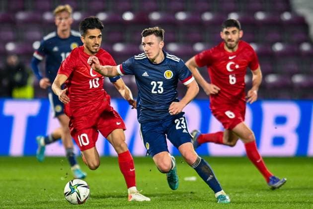 Scotland v Turkey U21, U 21 UEFA EUROPEAN CHAMPIONSHIPS 25 03 2022. Qualifier Scotland s Josh Campbell runs past Turkey s Umut Gunes during the U21 UEFA EUROPEAN CHAMPIONSHIPS qualification match between Scotland and Turkey at Tynecastle Park, Edinburgh, Scotland on 25 March 2022. Editorial use only , Copyright: xMalcolmxMackenziex PSI-14952-0026