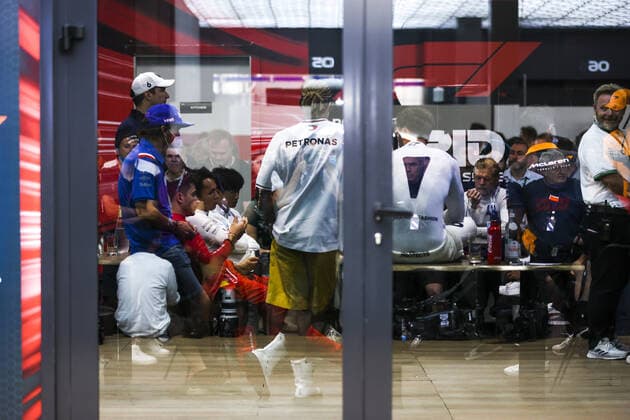 ALONSO Fernando (spa), Alpine F1 Team A522, portrait with F1 Drivers having a meeting regarding the current situation in Jeddah after the attack on a Aramco factory near the track, BRAWN Ross (gbr), Managing Director of motorsport Formula One Group, DOMENICALLI Stefano (ita), Chairman and CEO Formula One Group FOG, joining them after an hour during the Formula 1 STC Saudi Arabian Grand Prix 2022, 2nd round of the 2022 FIA Formula One World Championship, WM, Weltmeisterschaft on the Jeddah Corniche Circuit, from March 25 to 27, 2022 in Jeddah, Saudi Arabia - F1 - SAUDI ARABIAN GRAND PRIX 2022 DPPI Panoramic AV6_6507