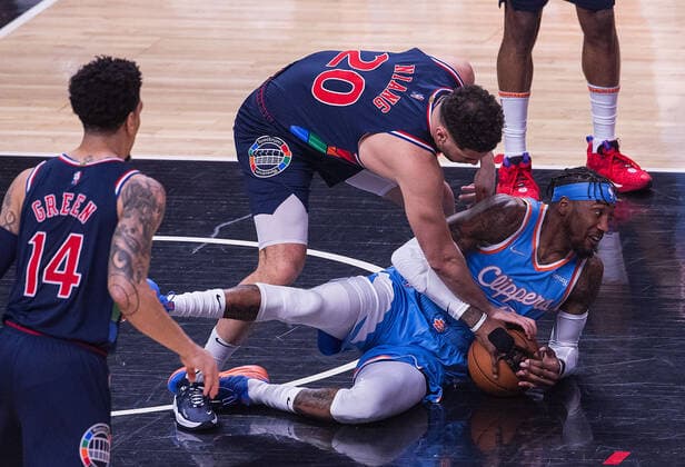 March 25, 2022, Los Angeles, California, USA: Robert Covington 23 of the Los Angeles Clippers falls as Georges Niang 20 of the Philadelphia 76ers attempts to grab the ball during their NBA, Basketball Herren, USA game on Friday March 25, 2022 at Crypto.com Arena in Los Angeles, California. Clippers lose to 76ers, 97-122. ARIANA RUIZ PI Los Angeles USA - ZUMAp124 20220325_zaa_p124_012 Copyright: xArianaxRuizx