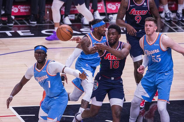 March 25, 2022, Los Angeles, California, USA: Shake Milton 18 of the Philadelphia 76ers passes the ball and keeps it out of reach from Reggie Jackson 1, Robert Covington 23 and Isaiah Hartenstein 55 of the Los Angeles Clippers during their NBA, Basketball Herren, USA game on Friday March 25, 2022 at Crypto.com Arena in Los Angeles, California. Clippers lose to 76ers, 97-122. ARIANA RUIZ PI Los Angeles USA - ZUMAp124 20220325_zaa_p124_022 Copyright: xArianaxRuizx