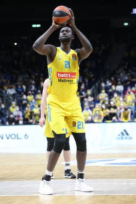 DEU, EuroLeague, ALBA vs. Belgrad, 25.03.2022, Mercedes-Benz-Arena, Berlin, DEU, EuroLeague, ALBA vs. Belgrad, im Bild Freiwurf von Christ Koumadje (ALBA Berlin 21), Foto: Juergen Engler nordphoto GmbH