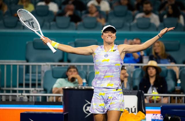 March 25, 2022, MIAMI, FLORIDA, UNITED STATES: Iga Swiatek of Poland in action during the second round of the 2022 Miami Open WTA, Tennis Damen 1000 tennis tournament against Viktorija Golubic of Switzerland MIAMI UNITED STATES - ZUMAa181 20220325_zaa_a181_131 Copyright: xRobxPrangex