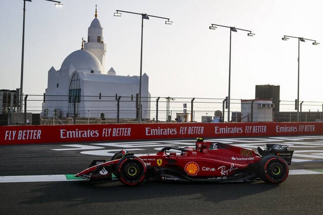 55 SAINZ Carlos (spa), Scuderia Ferrari F1-75, action during the Formula 1 STC Saudi Arabian Grand Prix 2022, 2nd round of the 2022 FIA Formula One World Championship, WM, Weltmeisterschaft on the Jeddah Corniche Circuit, from March 25 to 27, 2022 in Jeddah, Saudi Arabia - F1 - SAUDI ARABIAN GRAND PRIX 2022 DPPI Panoramic  00122006__V2_1753.JPG_