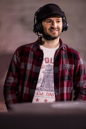 bevestor Virtual Bundesliga Club Championship Finals; 26.03.2022 Dr. Erhano (Analyst) bevestor Virtual Bundesliga Club Championship Finals Tag 1; Strassenkickerbase, Koeln DFL REGULATIONS PROHIBIT ANY USE OF PHOTOGRAPHS AS IMAGE SEQUENCES AND OR QUASI-VIDEO.