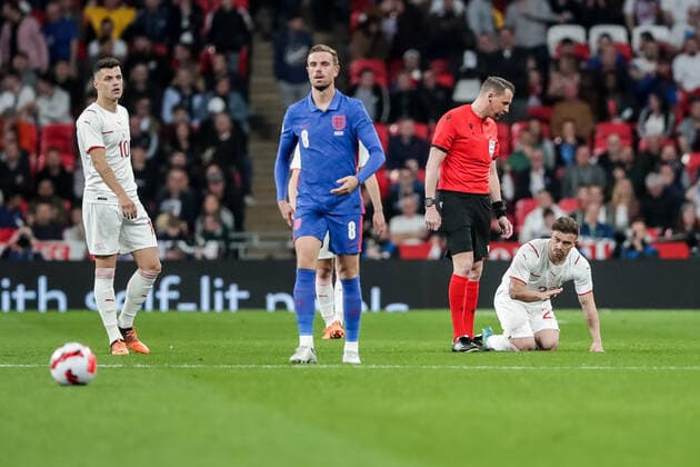 LONDON, ENGLAND - MARCH 26: during the International Friendly, Länderspiel, Nationalmannschaft match between England and Switzerland at Wembley Stadium on March 26, 2022 in London, United Kingdom. Left to right: Granit Xhaka of Switzerland, Jordan Henderson of England, referee Andreas Ekberg and Xherdan Shaqiri of Switzerland London Wembley Stadium England United Kingdom Copyright: xJustPictures.chx xRichardxCallisx
