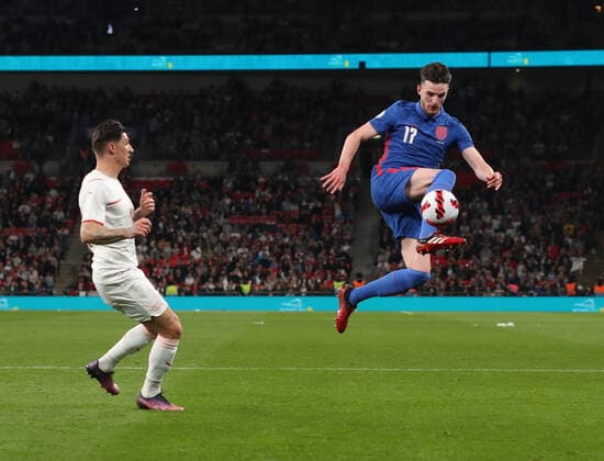 England v Switzerland International Football 26 March 2022 Wembley, International Football Friendly match, England v Switzerland - Declan Rice of England leaps to control the ball. (Photo by Mark Leech). London UK Copyright: xMarkxLeechxOffside