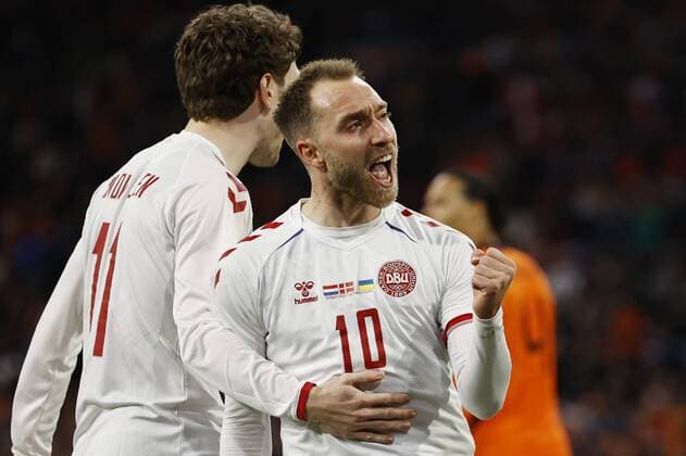 Bilder des Jahres 2022, Sport 03 März Sport Themen der Woche KW12 AMSTERDAM - (lr) Andreas Skov Olsen of Denmark, Christian Eriksen of Denmark celebrates 3-2 during the friendly match between the Netherlands and Denmark at the Johan Cruijff ArenA on March 26, 2022 in Amsterdam, Netherlands. ANP MAURICE VAN STEEN International Friendly, Länderspiel, Nationalmannschaft 2021 2022 xVIxANPxSportx xxANPxIVx *** AMSTERDAM lr Andreas Skov Olsen of Denmark, Christian Eriksen of Denmark celebrates 3 2 during the friendly match between the Netherlands and Denmark at the Johan Cruijff ArenA on March 26, 2022 in Amsterdam, Netherlands ANP MAURICE VAN STEEN International Friendly 2021 2022 xVIxANPxSportx xxANPxIVx 446139147 originalFilename: 446139147.jpg