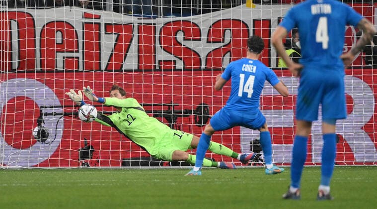 Bilder des Jahres 2022, Sport 03 März Sport Themen der Woche KW12 Sport Bilder des Tages Torwart Kevin Trapp pariert den Elfmeter von Yonatan Cohen (Israel) 26.03.2022, Fussball 2022, GER, Länderspiel, Deutschland - Israel Foto: Maik Hölter TEAM2sportphoto Sinsheim PreZero Arena Deutschland *** Goalkeeper Kevin Trapp parries the penalty of Yonatan Cohen Israel 26 03 2022, Football 2022, GER, international match, Germany Israel Photo Maik Hölter TEAM2sportphoto Sinsheim PreZero Arena Germany Team2