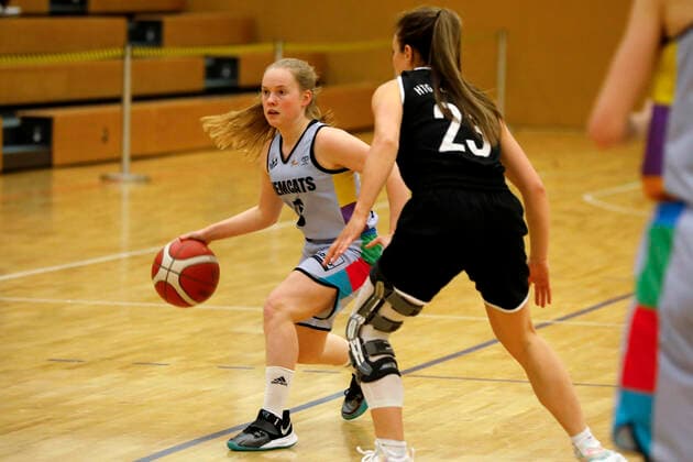 26.03.2022, 2. Toyota Damen Basketball Bundesliga Nord, DBBL, Saison 2021 2022, Damen, Playoffs, Viertelfinale, Chemcats Chemnitz - Falcons Bad Homburg Chiara Schmieder, ChemCats Chemnitz Chemnitz Sporthalle am Schlossteich Sachsen Germany