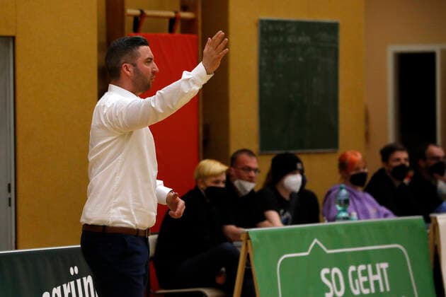 26.03.2022, 2. Toyota Damen Basketball Bundesliga Nord, DBBL, Saison 2021 2022, Damen, Playoffs, Viertelfinale, Chemcats Chemnitz - Falcons Bad Homburg Jay R. Brown (Coach), Falcons Bad Homburg Chemnitz Sporthalle am Schlossteich Sachsen Germany