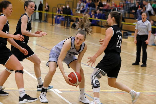 26.03.2022, 2. Toyota Damen Basketball Bundesliga Nord, DBBL, Saison 2021 2022, Damen, Playoffs, Viertelfinale, Chemcats Chemnitz - Falcons Bad Homburg Lucile Peroche, ChemCats Chemnitz Chemnitz Sporthalle am Schlossteich Sachsen Germany