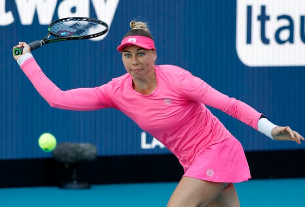 March 26, 2022, Miami Gardens, Florida, United States Of America: MIAMI GARDENS, FLORIDA - MARCH 26: Danielle Collins of United States defeats Vera Zvonareva of Russia serves on day 6 of the 2022 Miami Open at Hard Rock Stadium on March 26, 2022 in Miami Gardens, Florida....People: Vera Zvonareva Miami Gardens USA - ZUMAs214 20220326_zda_s214_071 Copyright: xSMGx