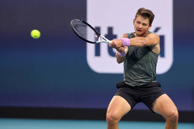 March 26, 2022, Miami Gardens, Florida, United States Of America: MIAMI GARDENS, FLORIDA - MARCH 26: Stefanos Tsitsipas of Greece defeats J.J. Wolf of The United States during day 6 of the Miami Open at Hard Rock Stadium on March 26, 2022 in Miami Gardens, Florida...People: J.J. Wolf Miami Gardens United States Of America - ZUMAs214 20220326_zda_s214_187 Copyright: xSMGx