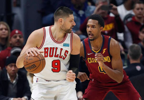 Cleveland Cavaliers forward Evan Mobley (R) defends against Chicago Bulls center Nikola Vucevic of Montenegro (R) during the first half of the NBA, Basketball Herren, USA game between the Cleveland Cavaliers and the Chicago Bulls at Rocket Mortgage Fieldhouse in Cleveland, Ohio, USA, 26 March 2022. Chicago Bulls at Cleveland Cavaliers !ACHTUNG: NUR REDAKTIONELLE NUTZUNG!  Copyright: xDAVIDxMAXWELLx AME6229 20220327-34abaac6020ec68339a0270aa28649b679b9958c