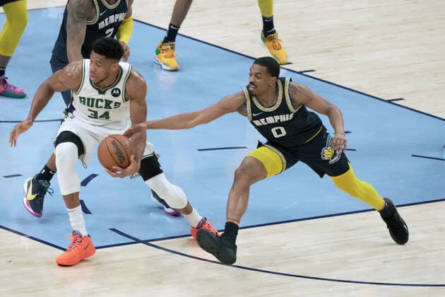 Memphis Grizzlies DeAnthony Melton (0) defends against Milwaukee Bucks Giannis Antetokounmpo (34)as he makes his way to the basket in the first half of the the game at FedEx Forum in Memphis, Tennessee, USA, 26, March 2022. Bucks at Memphis Grizzlies Basketball !ACHTUNG: NUR REDAKTIONELLE NUTZUNG!  Copyright: xKARENxPULFERxFOCHTx AME6212 20220327-1e9e5bb036cccbf9794dfa4f56113a5e21016edb