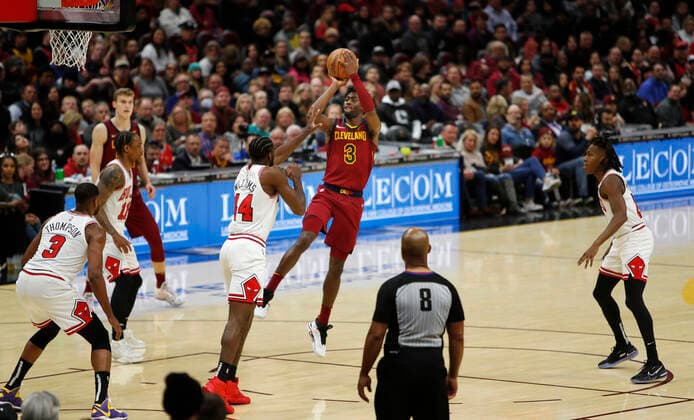 Cleveland Cavaliers guard Caris LeVert (C) puts a shot up during the second half of the NBA, Basketball Herren, USA game between the Cleveland Cavaliers and the Chicago Bulls at Rocket Mortgage Fieldhouse in Cleveland, Ohio, USA, 26 March 2022. Chicago Bulls at Cleveland Cavaliers !ACHTUNG: NUR REDAKTIONELLE NUTZUNG!  Copyright: xDAVIDxMAXWELLx AME6297 20220327-e8cf205e778e695b57c65697eb5a6654e640303c