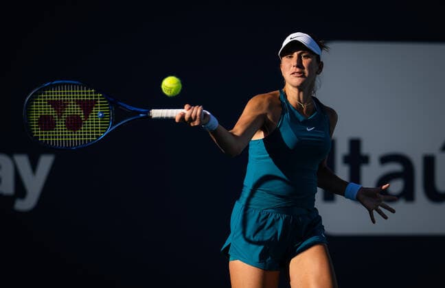 March 26, 2022, MIAMI, FLORIDA, UNITED STATES: Belinda Bencic of Switzerland playing doubles at the 2022 Miami Open WTA, Tennis Damen 1000 tennis tournament MIAMI UNITED STATES - ZUMAa181 20220326_zaa_a181_262 Copyright: xRobxPrangex