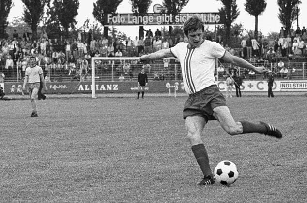 Klaus Ackermann Spieler vom 1. FC Kaiserslautern. Aus Eintracht Braunschweig gegen den 1. FC Kaiserslautern 2-0 am 22.05.1971. *** Klaus Ackermann player from 1 FC Kaiserslautern From Eintracht Braunschweig against 1 FC Kaiserslautern 2 0 on 22 05 1971