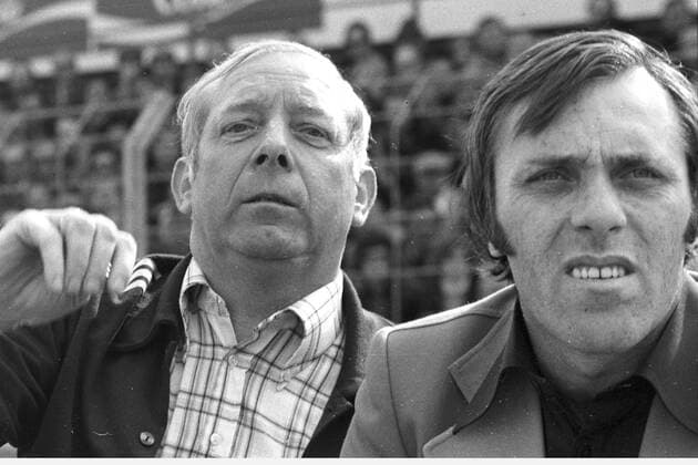 Aus 1. BUNDESLIGA BL Eintracht Braunschweig gegen HSV Hamburg 1-2 am 24.05.1975. Im Foto: HSV Trainer Kuno Klötzer und Arkos Özcan *** From 1 BUNDESLIGA BL Eintracht Braunschweig against HSV Hamburg 1 2 on 24 05 1975 In photo HSV coach Kuno Klötzer and Arkos Özcan
