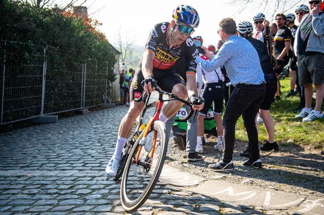 VAN AERT Wout: E3 Prijs Harelbeke 2022 VAN AERT Wout ( BEL ) JUMBO-VISMA ( TJV ) - NED Querformat - quer - horizontal - Landscape - Event Veranstaltung: E3 Prijs Harelbeke - Category Kategorie: Cycling - Road cycling, Rad, Radsport, Strasse - Elite Men - 1. UWT - Location Ort: Europe Belgium - Flanders - Start & Finish: Harelbeke - Discipline: Road Race ( RR ) - Distance: 203,9 km - Date Datum: 25.03.2022 Friday -