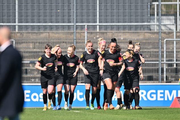 Jubel, Freuen, celebrate, happy, cheer , Goal Celebration 1.FC Köln Frauen 1:0, 27.03.2022, Köln (Deutschland), Fussball, Flyeralarm Frauen-Bundesliga, 1. FC Köln - Bayer 04 Leverkusen