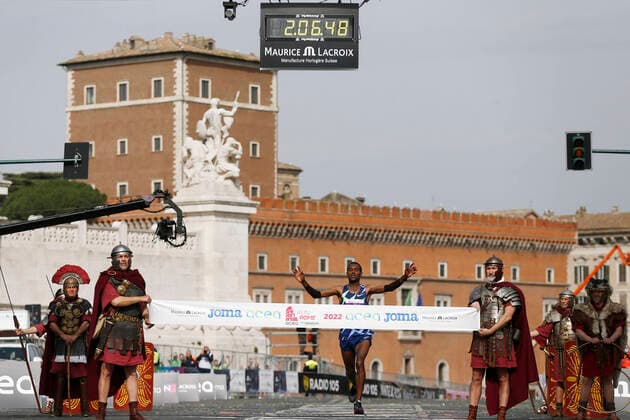 Sport Themen der Woche KW12 Sport Bilder des Tages Photo Cecilia Fabiano LaPresse March , 27 2022 Rome (Italy) News : Rome 2022 marathon In The Pic : Fikre Bekele Tefera  Copyright: xCeciliaxFabiano xLaPressex