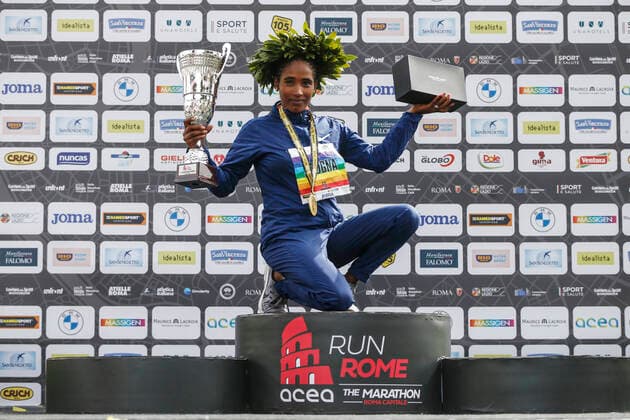 Bilder des Jahres 2022, Sport 03 März Sport Themen der Woche KW12 Sport Bilder des Tages Photo Cecilia Fabiano LaPresse March , 27 2022 Rome (Italy) News : Rome 2022 marathon In The Pic : Sechale Dalasa Adugna  Copyright: xCeciliaxFabiano xLaPressex