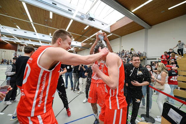 26.03.2022, xmgx, Basketball 2.Bundesliga Pro B, White Wings Hanau - Gießen 46ers Rackelos v.l. Siegesjubel (Hanau) Hanau Hessen Deutschland (DEU)