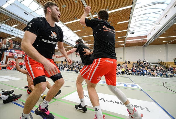 26.03.2022, xmgx, Basketball 2.Bundesliga Pro B, White Wings Hanau - Gießen 46ers Rackelos v.l. Siegesjubel (Hanau) Hanau Hessen Deutschland (DEU)