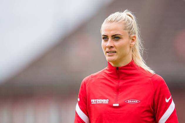 220327 Svava Ros Gudmundsdottir of Brann ahead of the Toppserien football match between Brann and Arna-Bjornar on March 27, 2022 in Bergen. Photo: Marius Simensen BILDBYRAN Cop 238 arna-bjornar bbeng brann dam football fotball fotboll skb tfk toppserien Copyright: MARIUSxSIMENSEN BB220327BB387