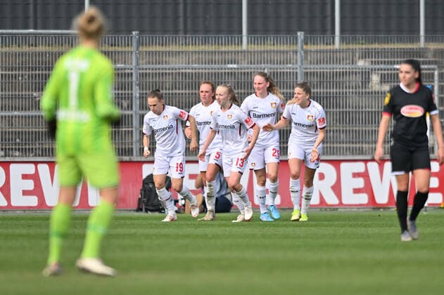 Jubel, Freuen, celebrate, happy, cheer , Goal Celebration Bayer 04 Leverkusen Frauen 1:1, 27.03.2022, Köln (Deutschland), Fussball, Flyeralarm Frauen-Bundesliga, 1. FC Köln - Bayer 04 Leverkusen