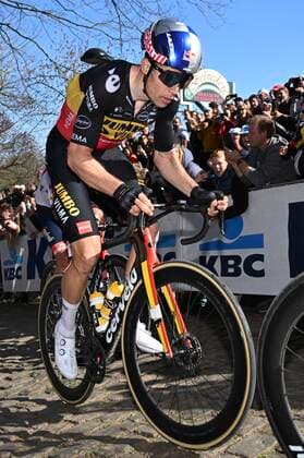 WEVELGEM, BELGIUM - MARCH 27 : Van Aert Wout (BEL) of Team Jumbo-Visma during the UCI World Tour 84th Flanders Classics Gent - Wevelgem - In Flanders Fields cycling race with start in Ieper and finish in Wevelgem on March 27, 2022 in Wevelgem, Belgium, 27 03 2022 ( Motordriver Kenny Verfaillie - Gent - Wevelgem 2022 Cycling Race PhotoNews Panoramic 