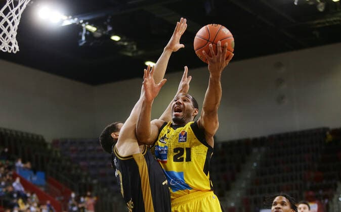Ludwigsburg , Basketball easycredit BBL Bundesliga . MHP Riesen Ludwigsburg vs. Basketball Löwen Braunschweig , Tremmell Darden ( Riesen )