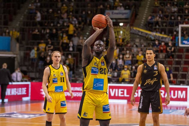 Rawle Alkins (MHP Riesen Ludwigsburg, 20) MHP Riesen Ludwigsburg vs. Basketball Loewen Braunschweig, 1. Basketball Bundesliga, easycredit BBL, 27. Spieltag , Spielzeit 2021 2022, 27.03.2022 MHP Riesen Ludwigsburg vs. Basketball Loewen Braunschweig, 1. Basketball Bundesliga, easycredit BBL, 27. Spieltag , Spielzeit 2021 2022, 27.03.2022 Ludwigsburg Copyright: xNinaxSanderx xEibnerxPressefotox EP_NSR