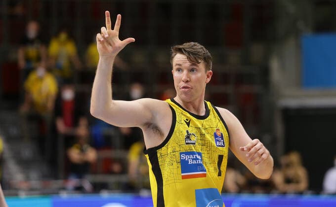 Ludwigsburg , Basketball easycredit BBL Bundesliga . MHP Riesen Ludwigsburg vs. Basketball Löwen Braunschweig , Jordan Hulls ( Riesen )