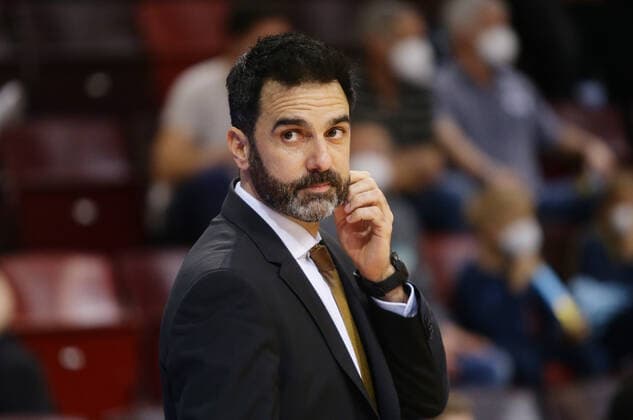 Ludwigsburg , Basketball easycredit BBL Bundesliga . MHP Riesen Ludwigsburg vs. Basketball Löwen Braunschweig , Jesus Ramirez ( Trainer Löwen )