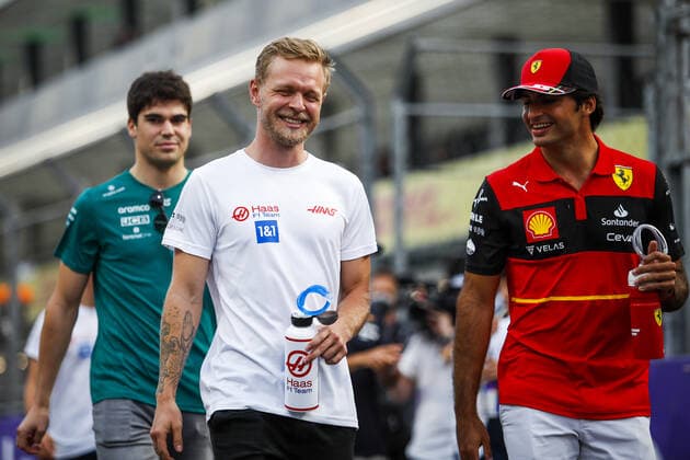 MAGNUSSEN Kevin (den), Haas F1 Team VF-22 Ferrari, SAINZ Carlos (spa), Scuderia Ferrari F1-75, portrait during the Formula 1 STC Saudi Arabian Grand Prix 2022, 2nd round of the 2022 FIA Formula One World Championship, WM, Weltmeisterschaft on the Jeddah Corniche Circuit, from March 25 to 27, 2022 in Jeddah, Saudi Arabia - F1 - SAUDI ARABIAN GRAND PRIX 2022 - RACE DPPI Panoramic 00122007__B2_9741.JPG_