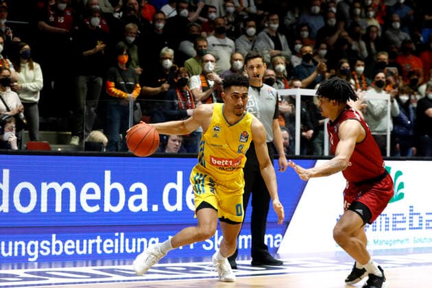 27.03.2022, easyCredit Basketball Bundesliga, BBL, Saison 2021 2022, Herren, Chemnitz Niners - Alba Berlin Maodo Lo, Alba Berlin, Nelson Weidemann, Niners Chemnitz Chemnitz Messe Chemnitz Sachsen Germany