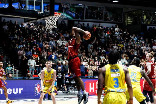 27.03.2022, easyCredit Basketball Bundesliga, BBL, Saison 2021 2022, Herren, Chemnitz Niners - Alba Berlin Isiaha Mike, Niners Chemnitz mit einem Dunk Chemnitz Messe Chemnitz Sachsen Germany
