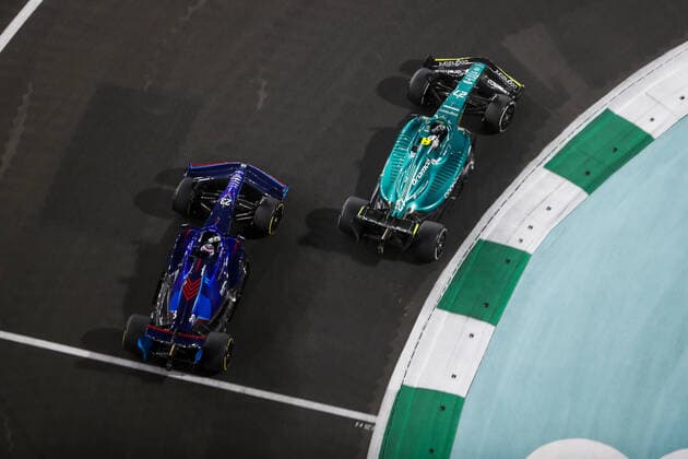 27 HULKENBERG Nico (ger), Aston Martin F1 Team AMR22, 23 ALBON Alexander (tha), Williams Racing FW44, action during the Formula 1 STC Saudi Arabian Grand Prix 2022, 2nd round of the 2022 FIA Formula One World Championship, WM, Weltmeisterschaft on the Jeddah Corniche Circuit, from March 25 to 27, 2022 in Jeddah, Saudi Arabia - F1 - SAUDI ARABIAN GRAND PRIX 2022 - RACE DPPI Panoramic 00122007__V2_3829.JPG_