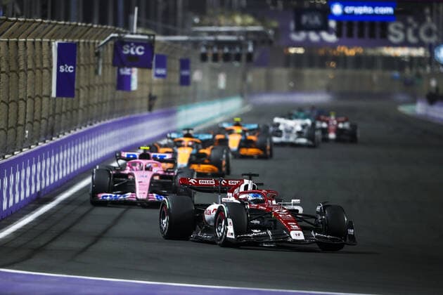 77 BOTTAS Valtteri (fin), Alfa Romeo F1 Team ORLEN C42, action during the Formula 1 STC Saudi Arabian Grand Prix 2022, 2nd round of the 2022 FIA Formula One World Championship, WM, Weltmeisterschaft on the Jeddah Corniche Circuit, from March 25 to 27, 2022 in Jeddah, Saudi Arabia - F1 - SAUDI ARABIAN GRAND PRIX 2022 - RACE DPPI Panoramic  00122007__V2_4113.JPG_