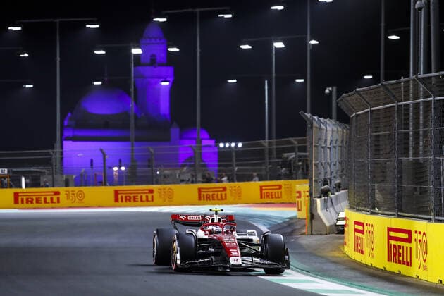 24 ZHOU Guanyu (chi), Alfa Romeo F1 Team ORLEN C42, action during the Formula 1 STC Saudi Arabian Grand Prix 2022, 2nd round of the 2022 FIA Formula One World Championship, WM, Weltmeisterschaft on the Jeddah Corniche Circuit, from March 25 to 27, 2022 in Jeddah, Saudi Arabia - F1 - SAUDI ARABIAN GRAND PRIX 2022 - RACE DPPI Panoramic  00122007__B2_1398.JPG_