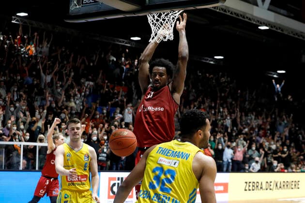 27.03.2022, easyCredit Basketball Bundesliga, BBL, Saison 2021 2022, Herren, Chemnitz Niners - Alba Berlin Isiaha Mike, Niners Chemnitz beim Dunk Chemnitz Messe Chemnitz Sachsen Germany
