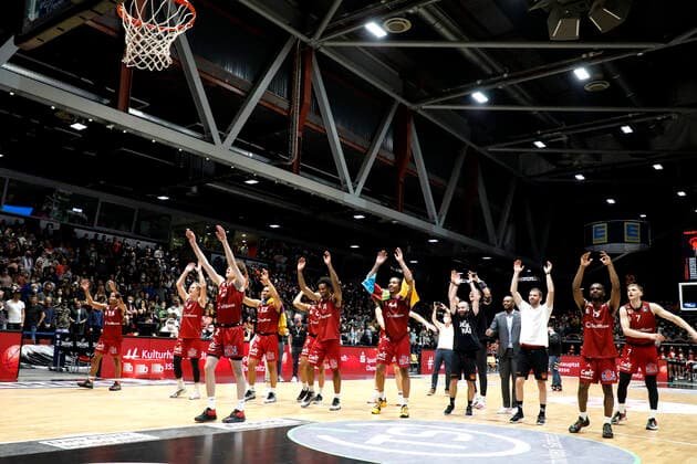 27.03.2022, easyCredit Basketball Bundesliga, BBL, Saison 2021 2022, Herren, Chemnitz Niners - Alba Berlin Jubel der Niners Chemnitz nach dem Spiel Chemnitz Messe Chemnitz Sachsen Germany
