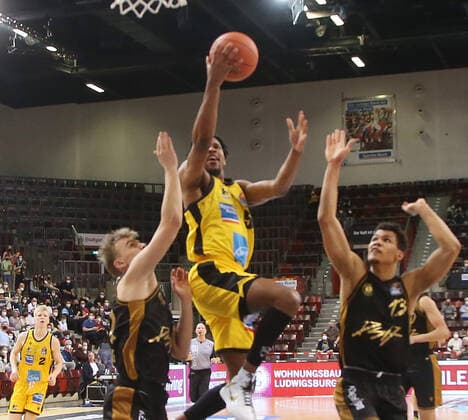 Justin Simon (Riesen, Mitte) . MHP Riesen Ludwigsburg vs.Basketball Löwen Braunschweig . Basketball-Bundesliga 2021-2022. Ludwigsburg , GER, 27.03.2022,