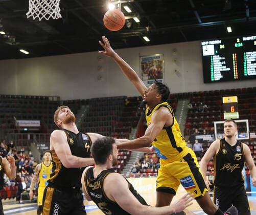 Justin Simon (Riesen) . MHP Riesen Ludwigsburg vs.Basketball Löwen Braunschweig . Basketball-Bundesliga 2021-2022. Ludwigsburg , GER, 27.03.2022,