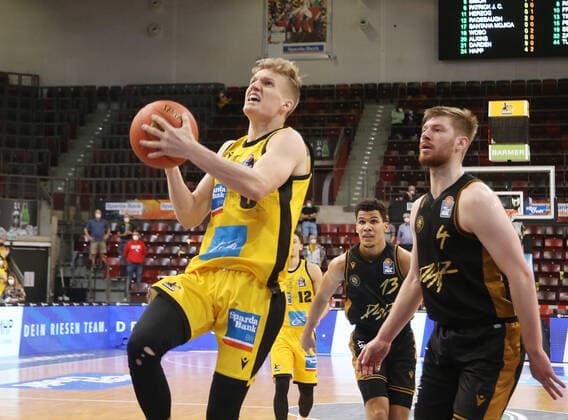 Johannes Patrick (Riesen) . MHP Riesen Ludwigsburg vs.Basketball Löwen Braunschweig . Basketball-Bundesliga 2021-2022. Ludwigsburg , GER, 27.03.2022,