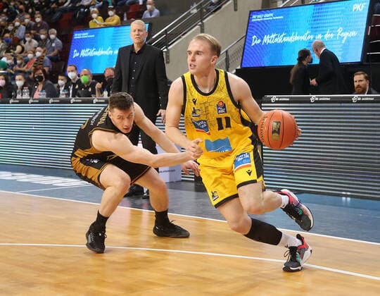 Lukas Herzog (Riesen) . MHP Riesen Ludwigsburg vs.Basketball Löwen Braunschweig . Basketball-Bundesliga 2021-2022. Ludwigsburg , GER, 27.03.2022,